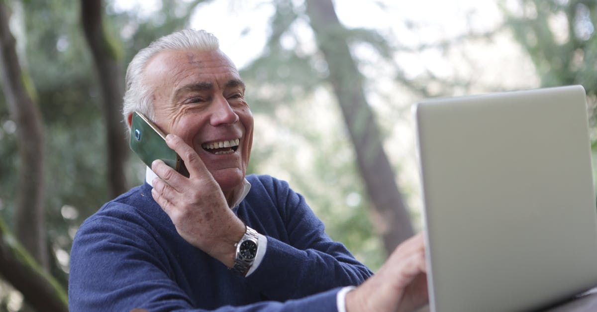 Am I using the stamina skills wrong in Elder Scrolls Blades? - Man in Blue Long Sleeve Sweater Using Cellphone