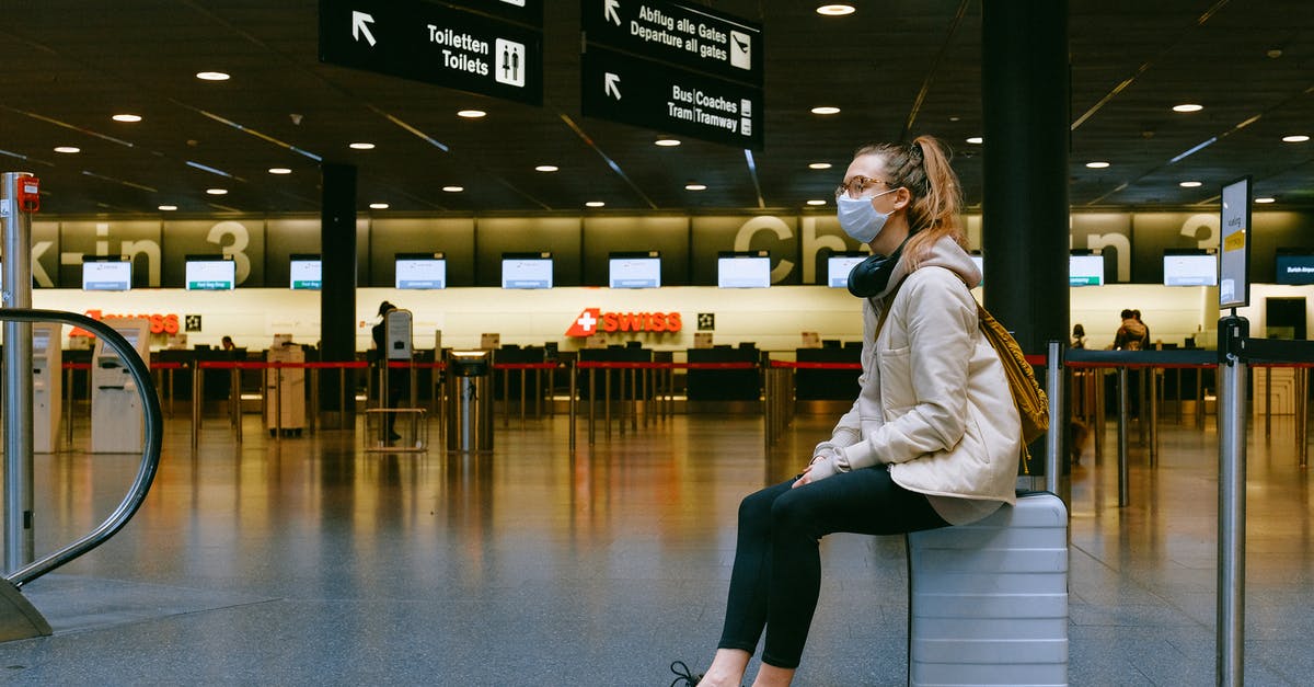 BorderLands 2 VS BorderLands 1 - Woman Sitting on Luggage