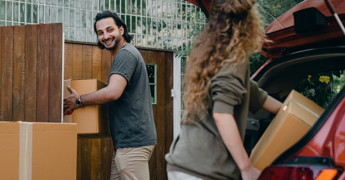 Changing NNID on Mario Edition New 3Ds - Cheerful modern male and female in comfortable casual clothes unpacking car trunk in green garden of new house while moving in together