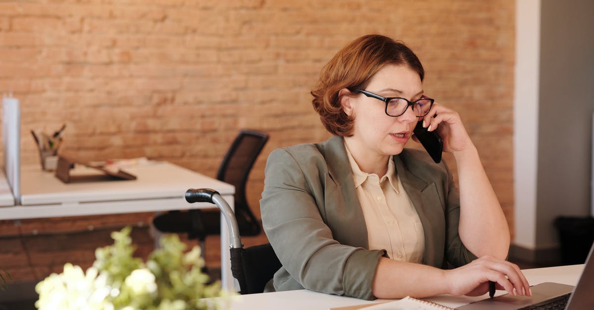 Disabling switch online rewind function - Photo of Woman Talking Through Smartphone While Using Laptop