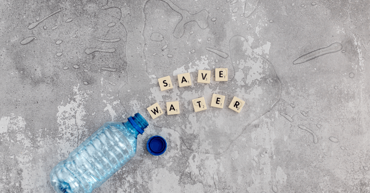 Does Hyperscape require AVX? - Cubes with letters and plastic bottle with spilled water