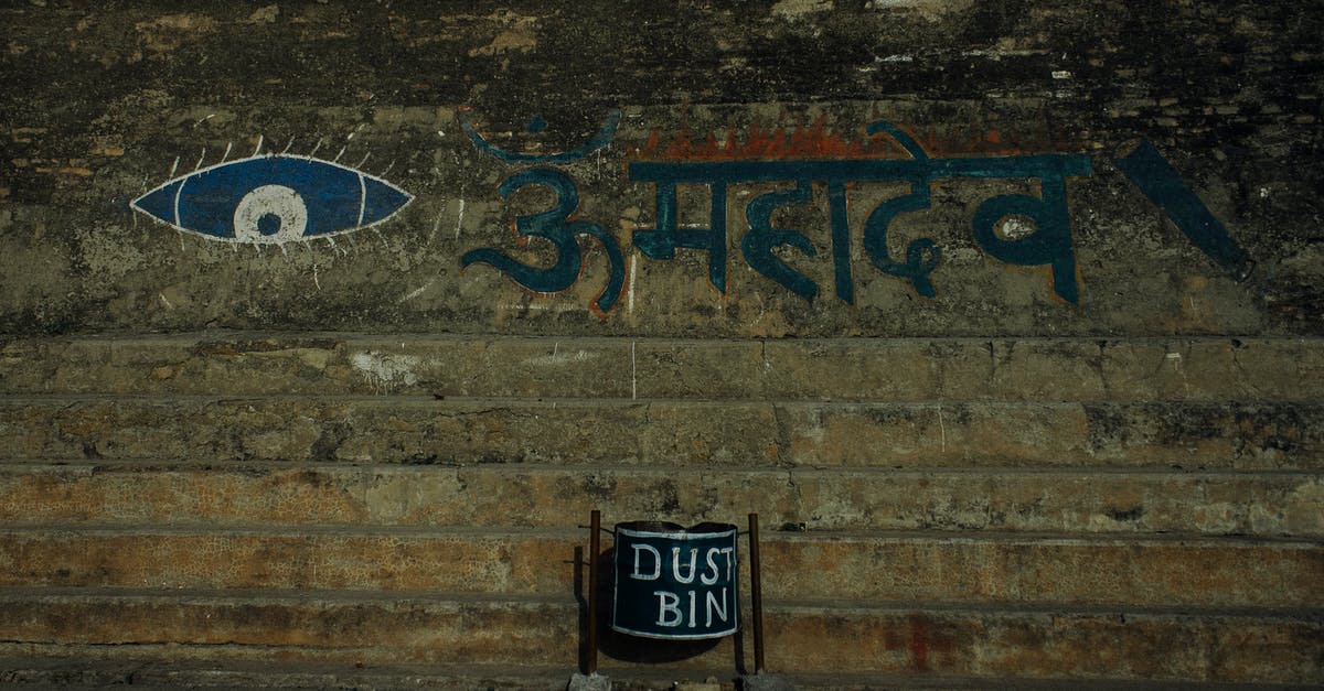 How can I remove the Damage Flash? - Shabby stone wall with eye ornament and Hindi inscription