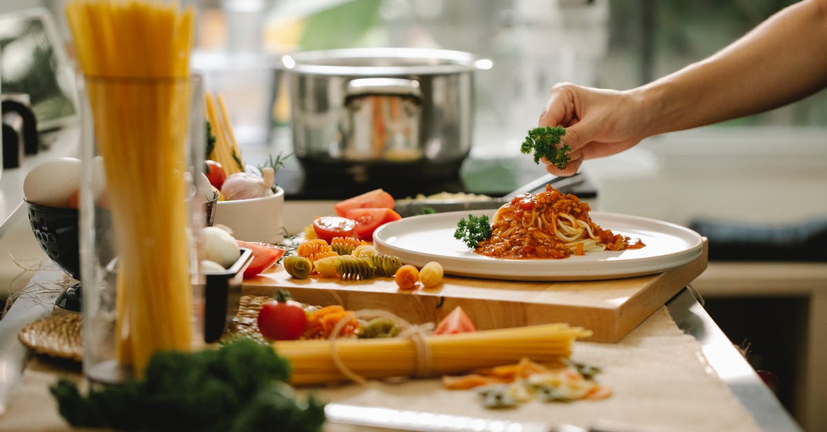 How do I add plugins to a singleplayer world? - Crop anonymous chef adding parsley to spaghetti with tomato and meat while cooking lunch in kitchen