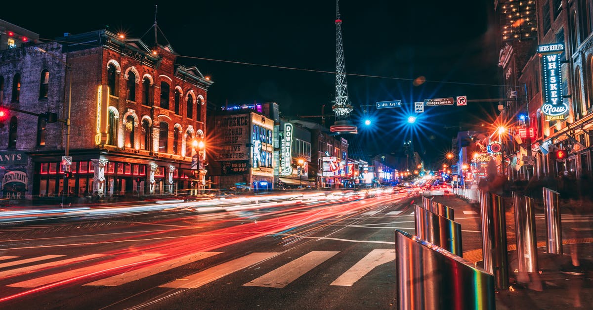 How do I disable the dynamic contrast (aka auto exposure)? - Traffic on city street at night