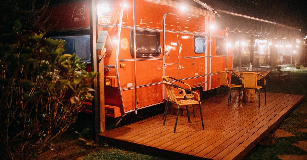 How do I reach the car park platform (Pennsylvania Plaza)? - Orange trailer with streetlights and table