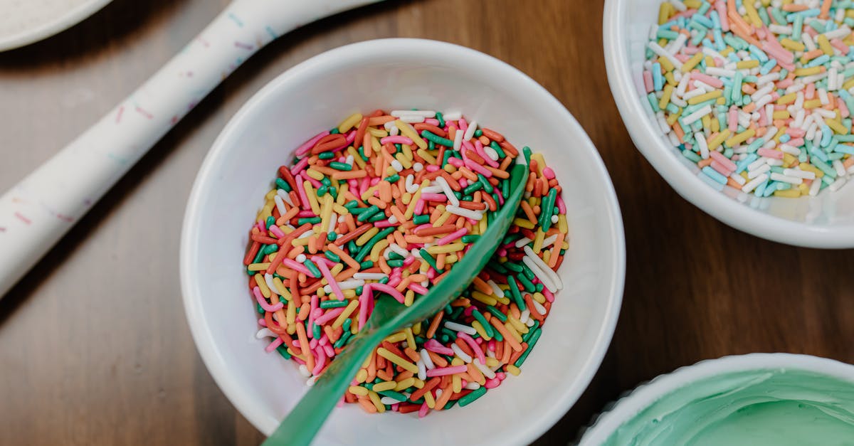 How do I use the Rainbow Sword? - Green and White Plastic Bowls With Green Plastic Spoons