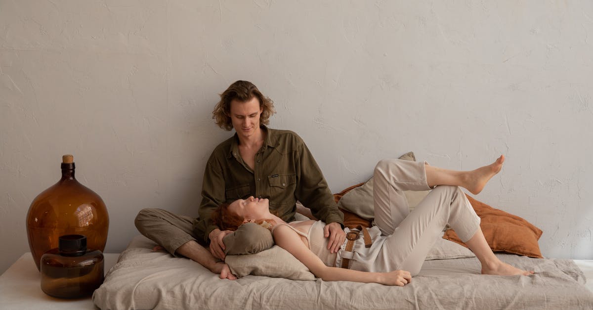 How many crew members sit inside each unit in Homeworld and Deserts of Kharak? - Positive couple in casual clothes chilling on soft mattress in light room with minimalistic interior in daytime How many crew members sit inside each unit in Homeworld and Deserts of Kharak? - Positive couple in casual clothes chilling on soft mattress in light room with minimalistic interior in daytime