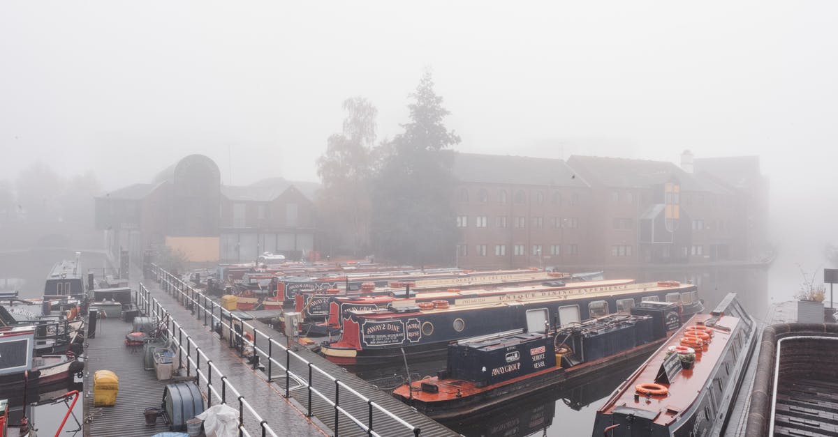 How many entities in an area? - Ships moored in port in foggy weather