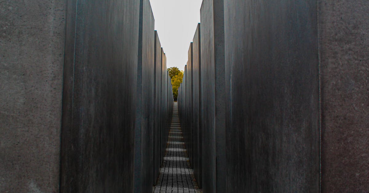 How to change the download location of games through Origin? - Narrow path and dark concrete walls of labyrinth on autumn day in park