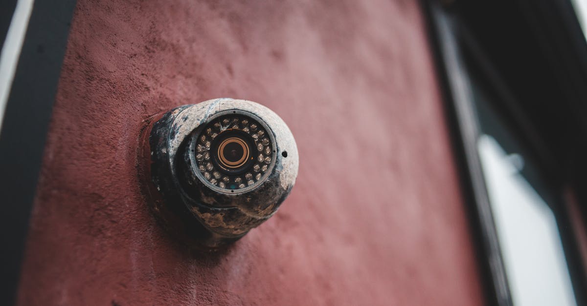 How to create a closed redstone circuit on a timer? - Old security camera on shabby building wall