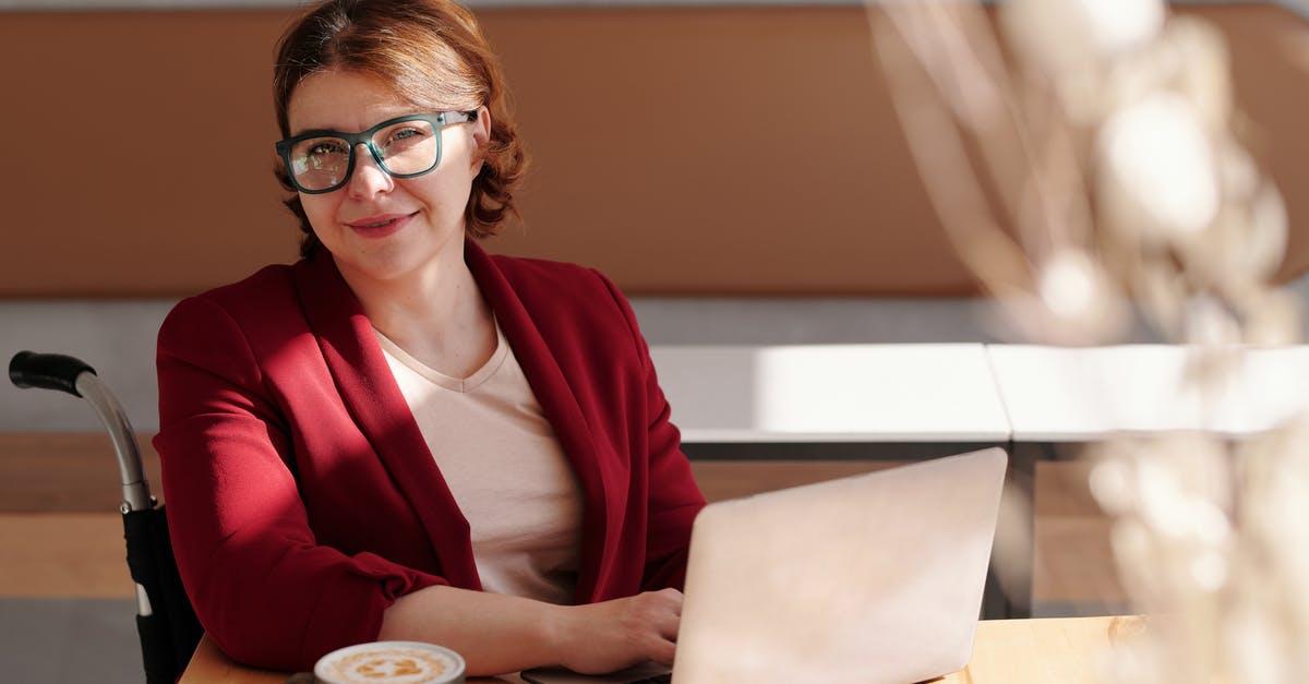 How to disable HUD in Half-Life? - Woman in Red Blazer Wearing Black Framed Eyeglasses