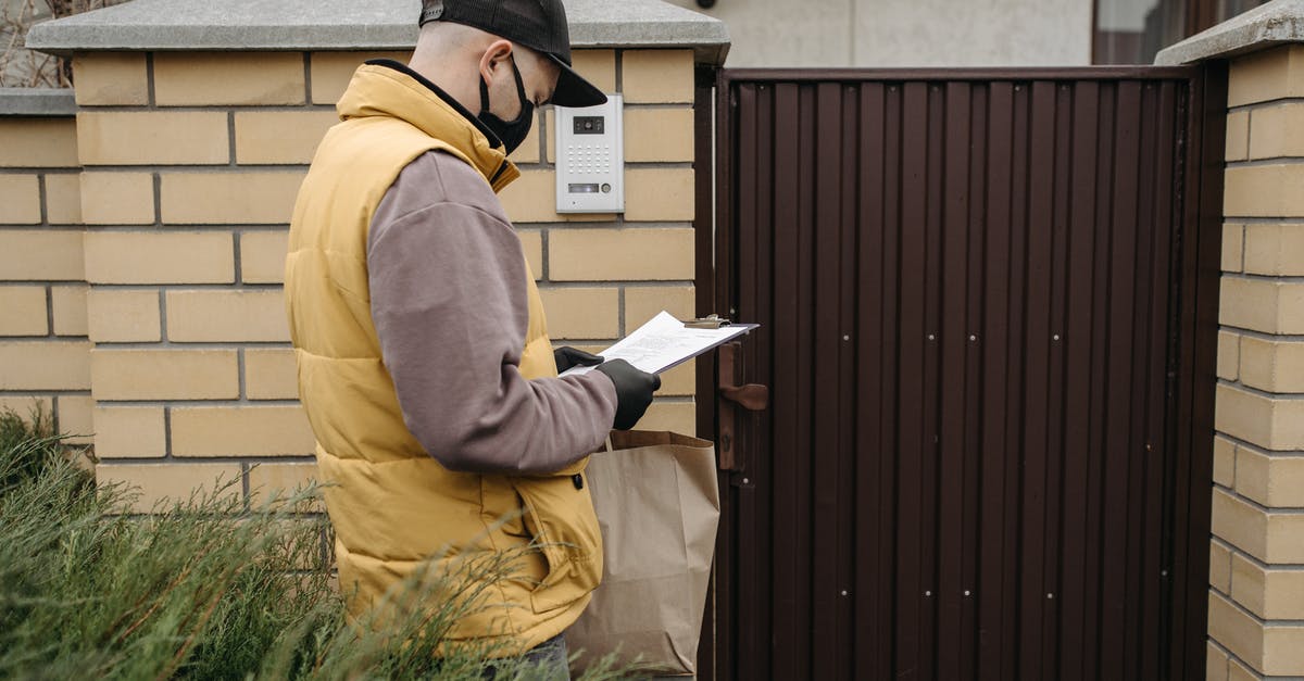 How to do the new sweep attack in minecraft 1.9? - A Deliveryman Looking at the Delivery Address on the Clipboard