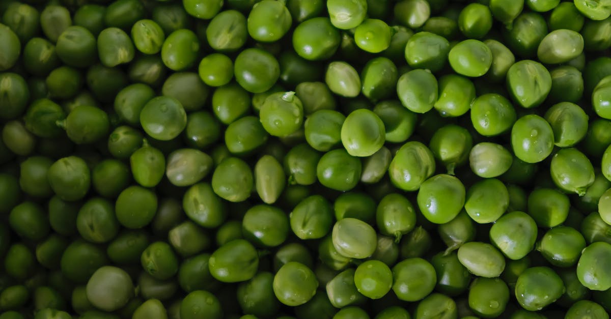 How to find slimes in 1.9.2 with no seeds - Close-Up Shot of Fresh Green Peas
