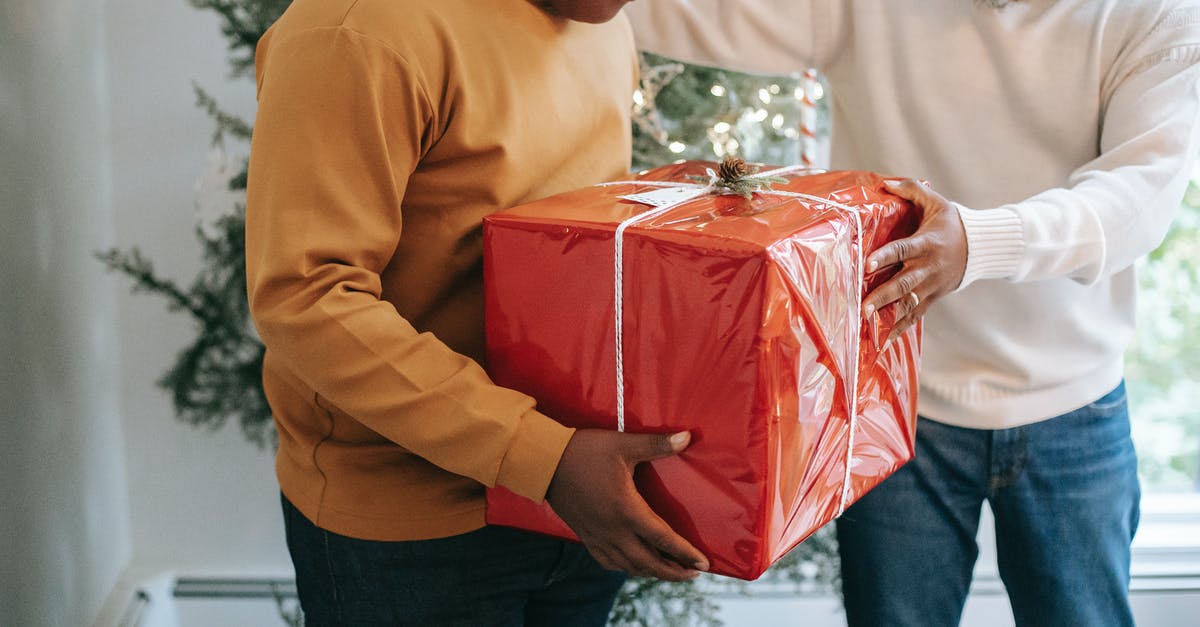 How to give relative rotation to armor stand? - Crop cheerful black boy receiving present