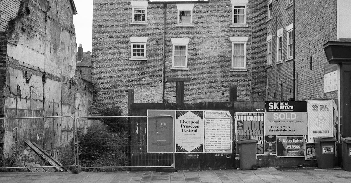 How to reliably capure cities instead of destroying them? - Graffiti on an Old Red Brick Building 