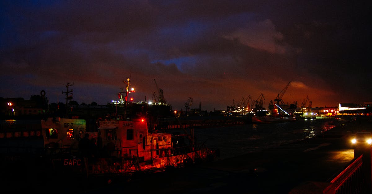 How to tell what ships are pirates? - Harbor and Shipyard at Night 