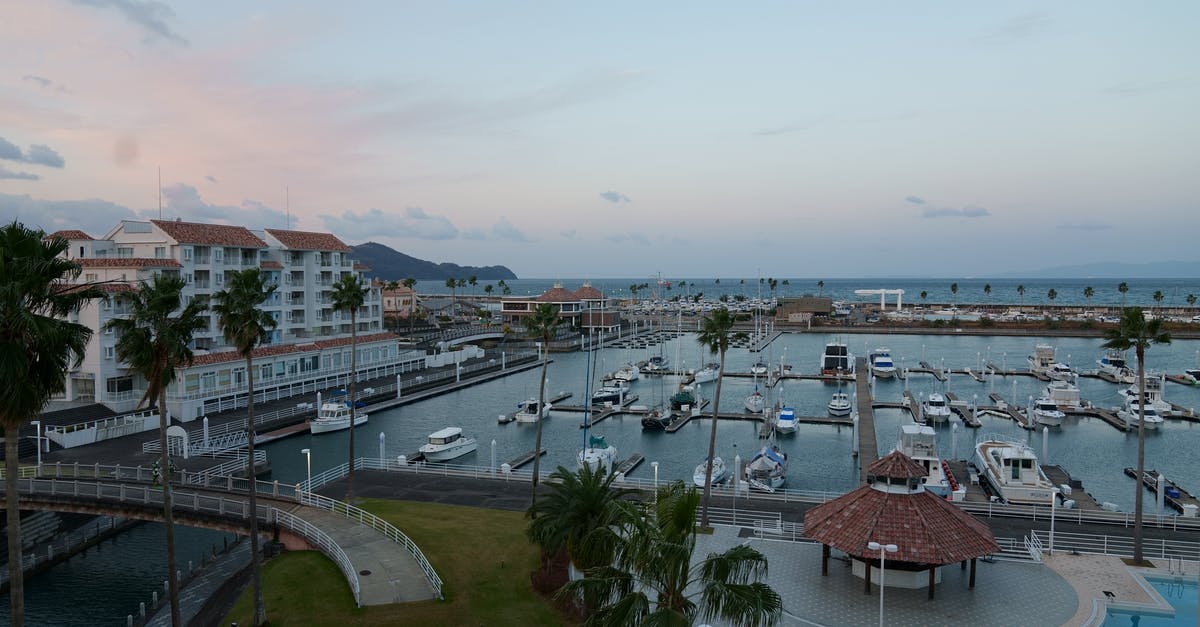 How to tell what ships are pirates? - Yachts in Harbor in Waterfront City