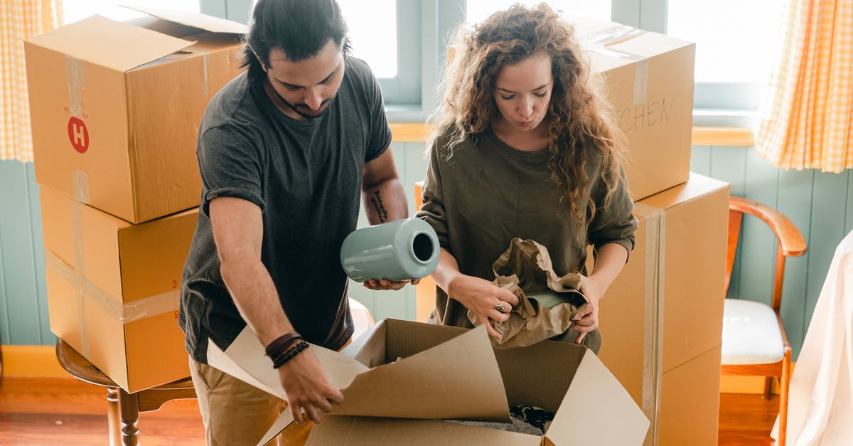 How to turn off smooth scrolling in the new minecraft launcher - Multiethnic couple packing belongings in parchment near pile of boxes