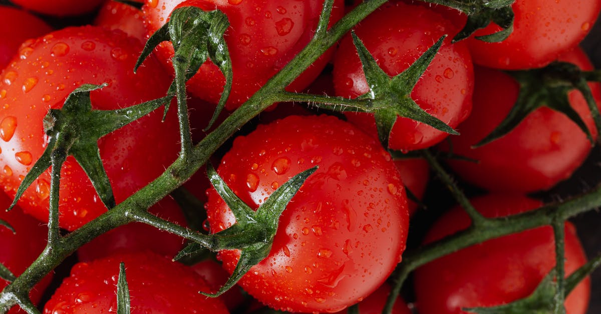 I can't place any blocks [closed] - Fresh ripe red tomatoes with water drops