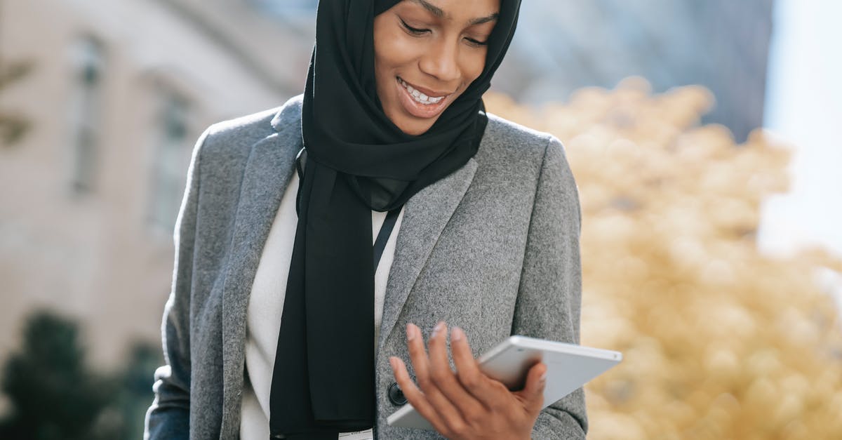 Is it possible to identify mercenaries in realm battles? - Black woman in hijab browsing tablet