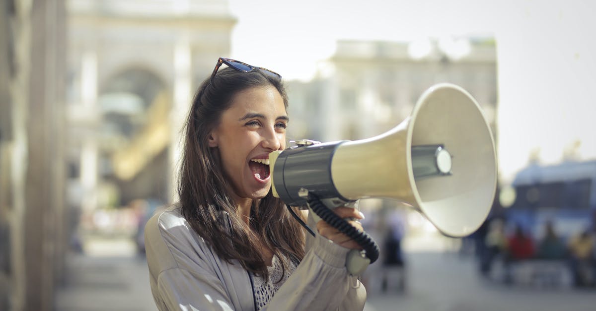 Minecraft 1.15.2 discord voice chat not working - Cheerful young woman screaming into megaphone