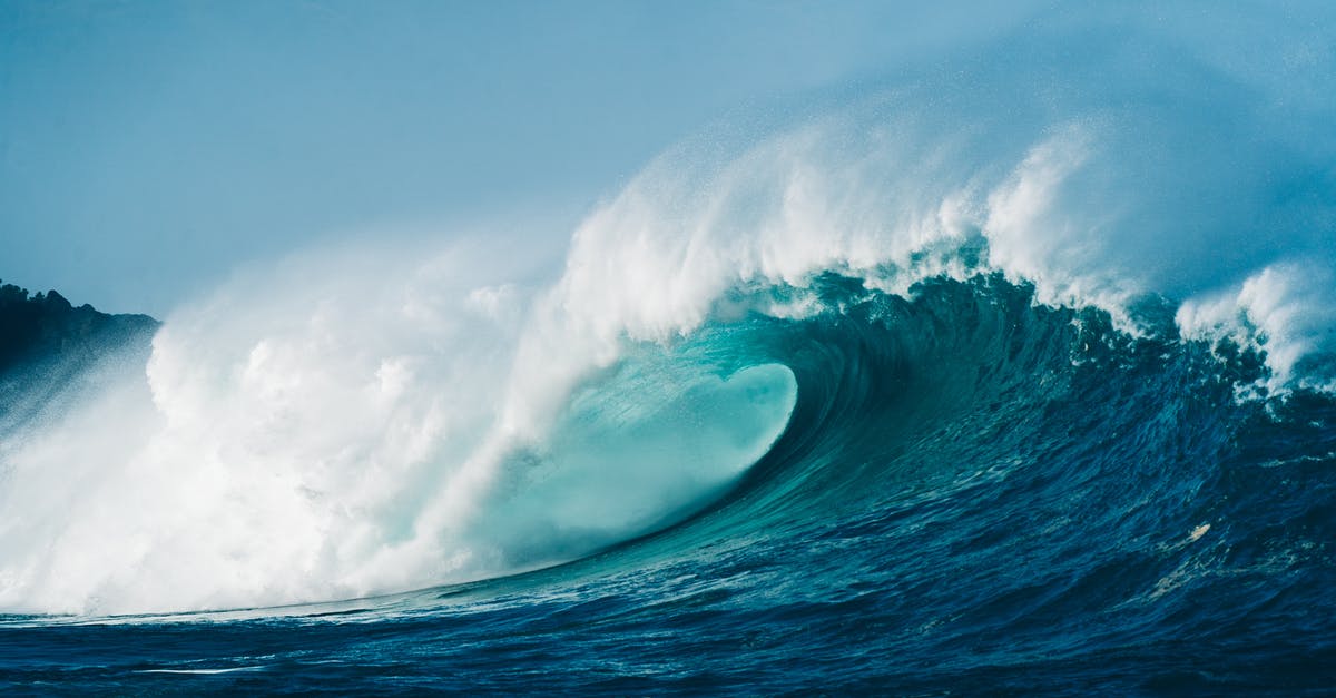 Minecraft crash [duplicate] - Powerful wave rolling and splashing on turquoise sea surface beneath clear blue sky on sunny day