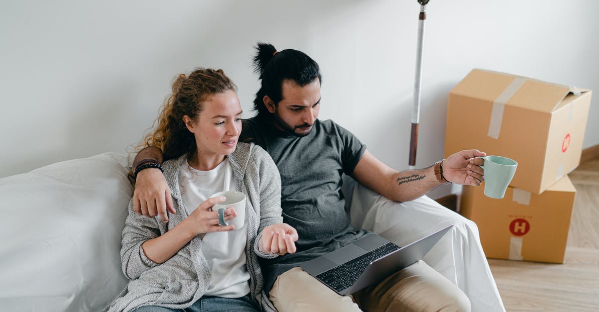 Minecraft glitching out on PC - Bonding couple browsing laptop after packing carton boxes