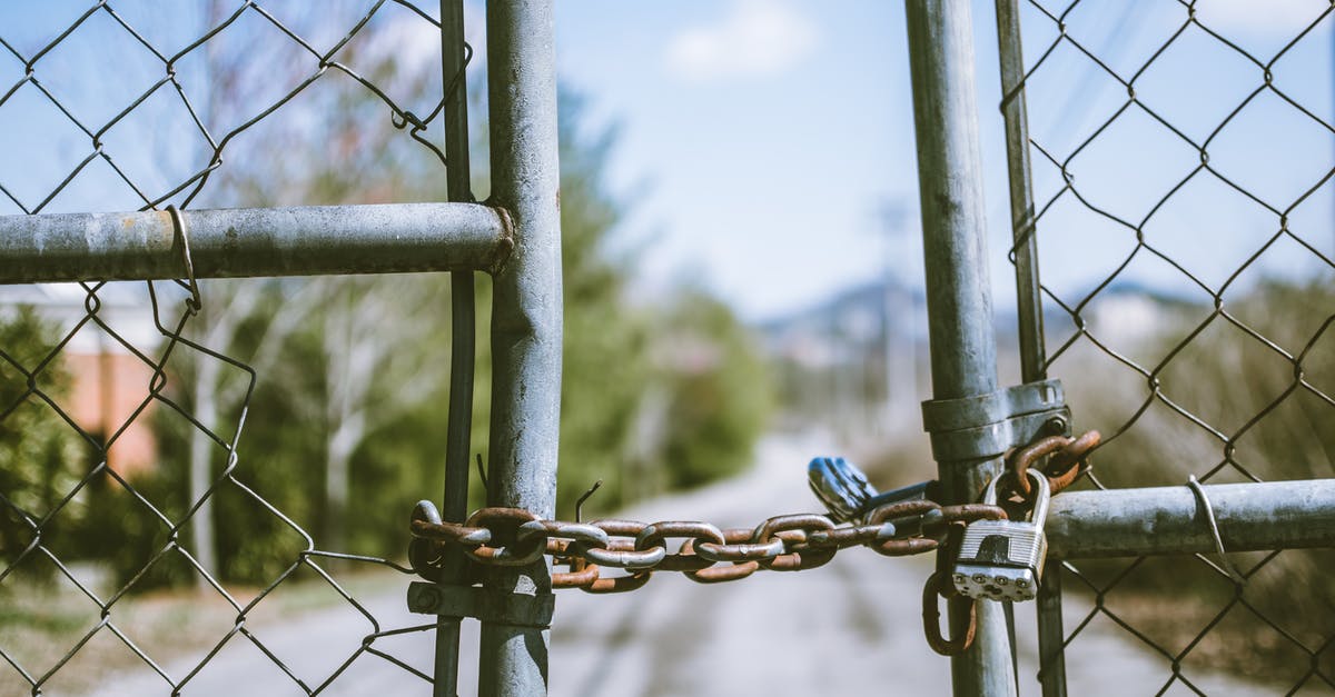 Pokemon Platinum: Chaining in the old chateu - Cyclone Fence in Shallow Photography