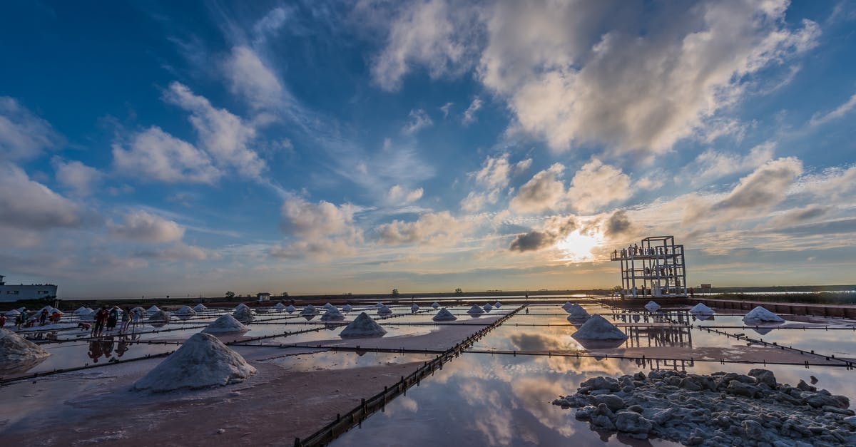 What mining resource will make the most money? Elite Dangerous - Blue sky above salt fields in evening