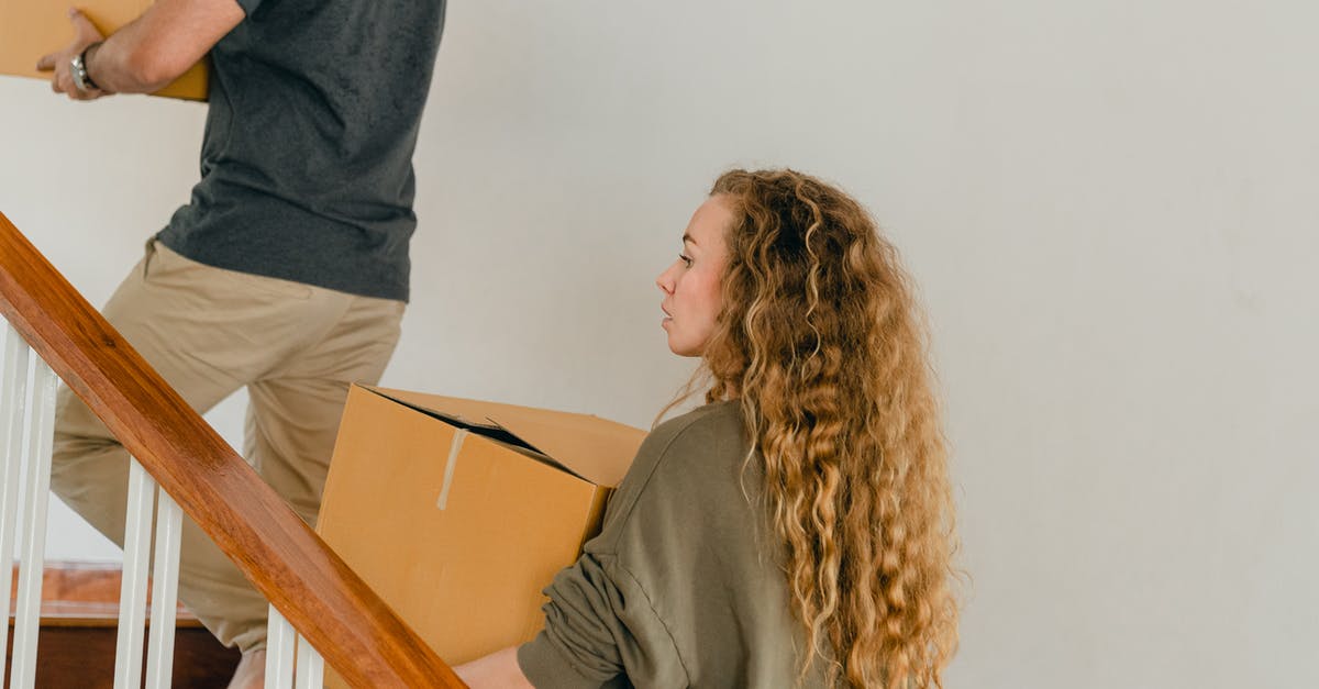 Which gods are suitable for the Hard Carry achievement? - Young couple moving boxes into new apartment